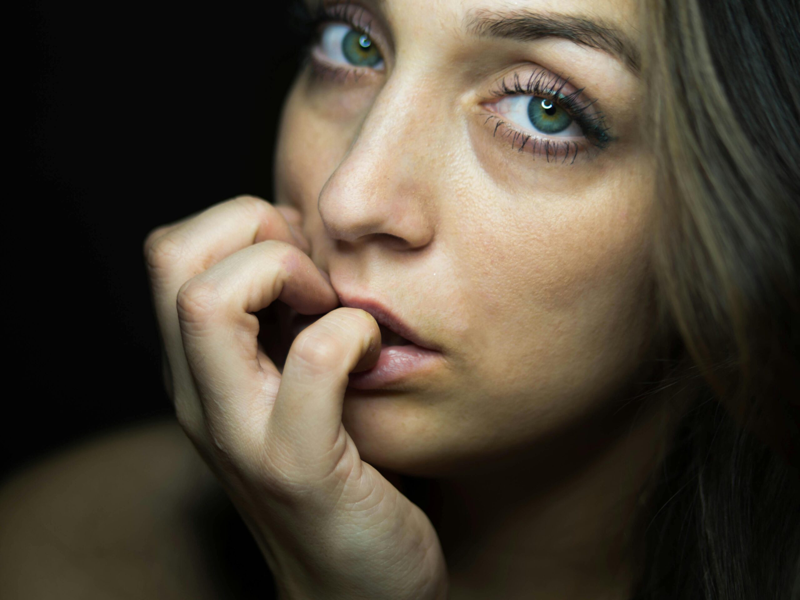 Trichotillomanie, Dermatillomanie ou Onychophagie sévère...